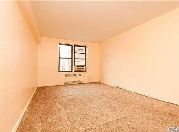 3rd image of 8425 Elmhurst Ave
