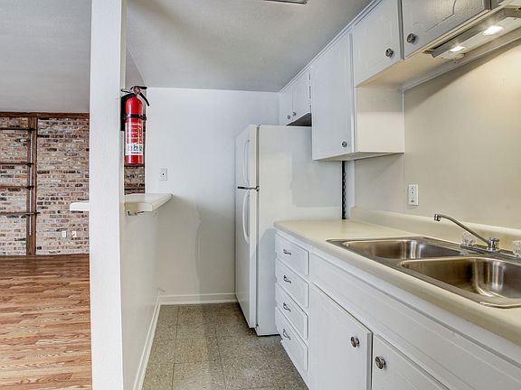 5th image of 1624 Marshall St Unit 1-16