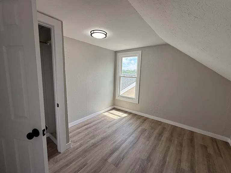 3921 Portman Ave — Photo 9