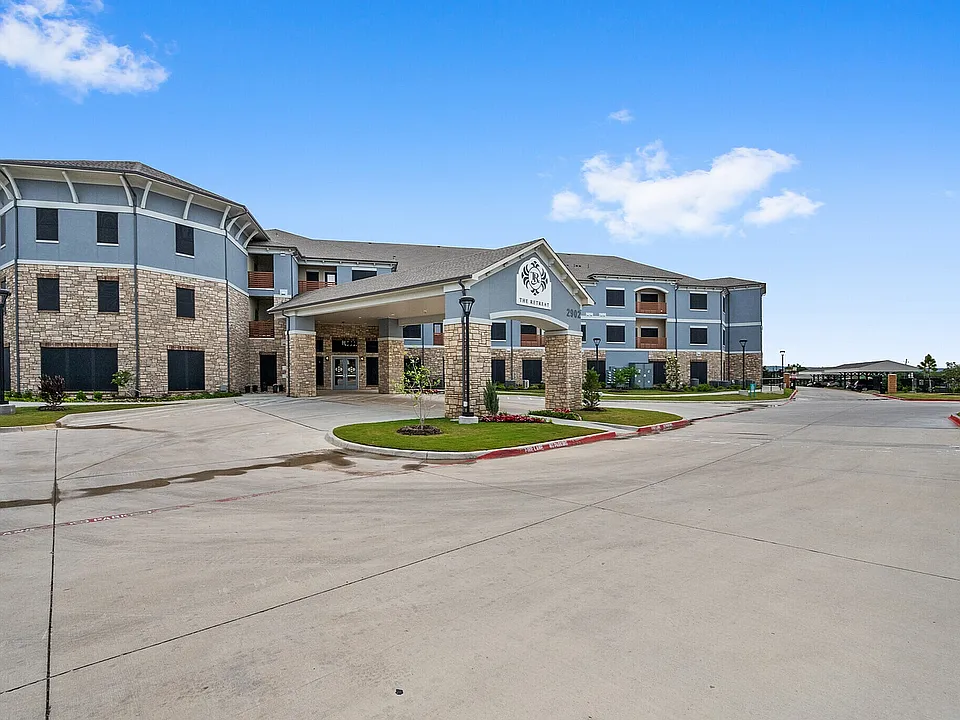 Exterior Photo Retreat at Grand Prairie