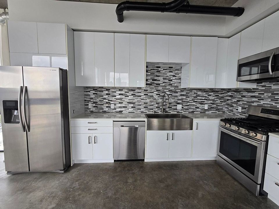 1st image of 2120 Columbia St #20