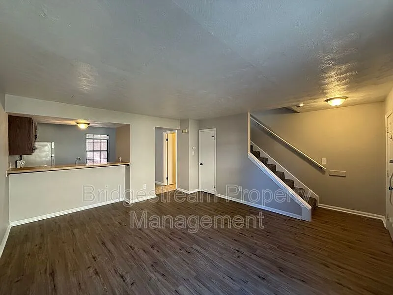 2 bed, 1.5 bath, $1,095 — Photo 2
