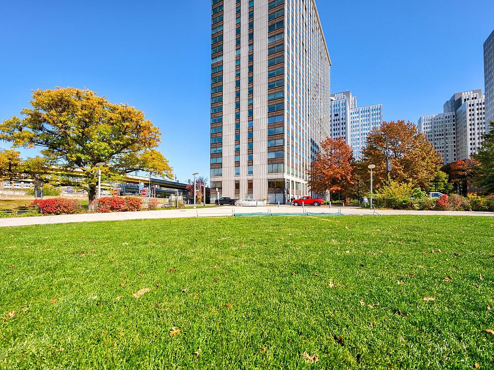 Gateway Towers at Point State Park