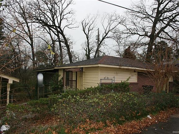 3rd image of 3441 Sunset Dr