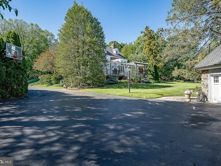 101 E Brookhaven Rd — Photo 126
