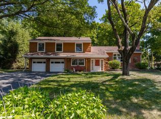 2 Lincoln Dr, Poughkeepsie, NY 12601