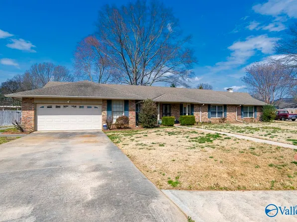 7823 Horseshoe Trl SE, Huntsville, AL 35802