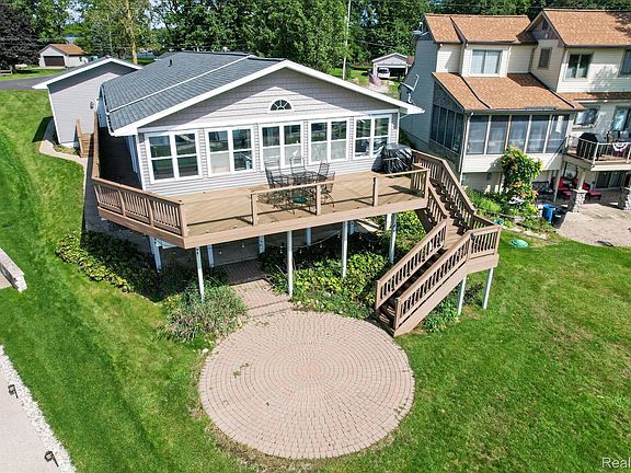 2nd image of 100 Camelot Ct
