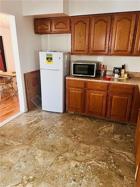 5 bed, 2.0 bath, 1530 sqft, $5,200 — Photo 2
