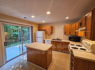1867 Forest Side Ln, Charlotte, NC 28213