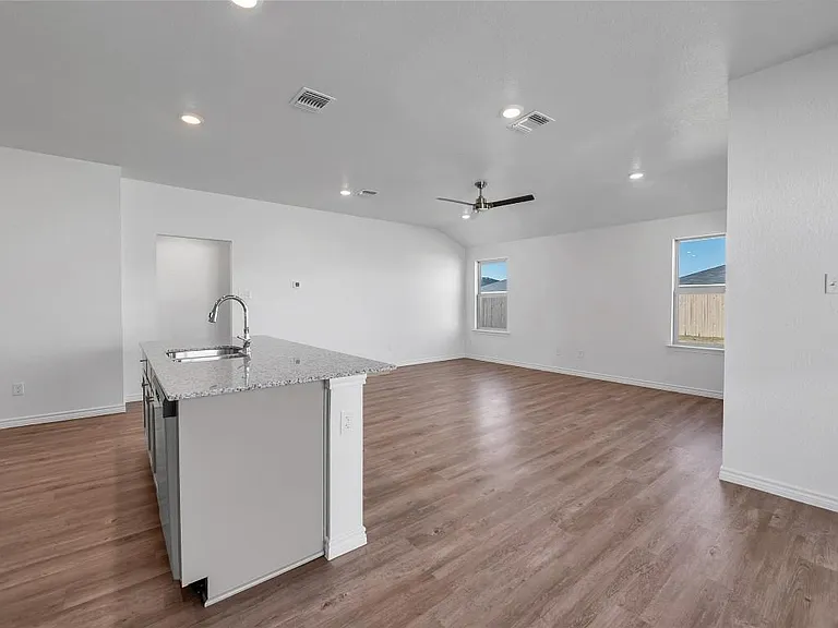 121 Maybelline Rd — Photo 4