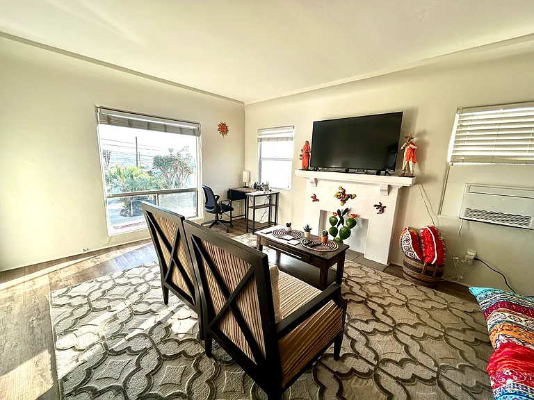 3723 Columbia St — Photo 3