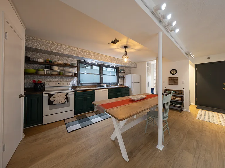 410 6th Ave SW #C — Photo 7
