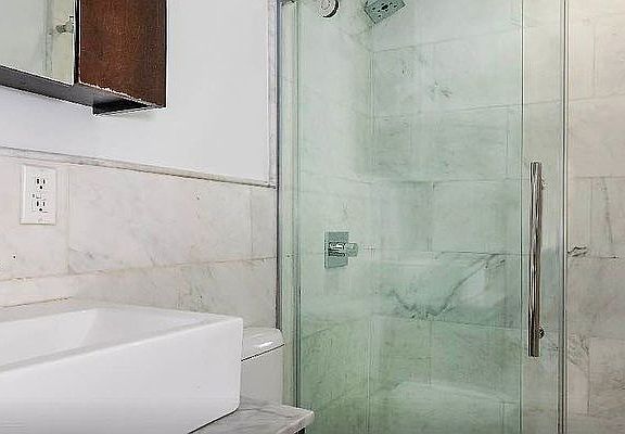 5th image of 418 W 49th St #2