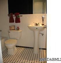 5th image of 291 Gibbons Ave