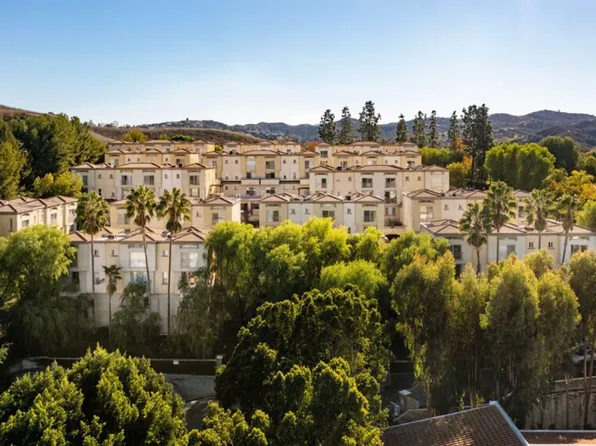 5260 Premiere Hills Cir APT 204, Woodland Hills, CA 91364