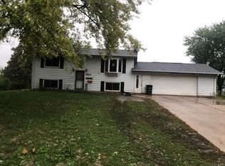3835 Cedar Terrace Dr, Waterloo, IA 50702