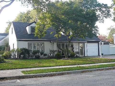 1st image of 1990 Earl Dr
