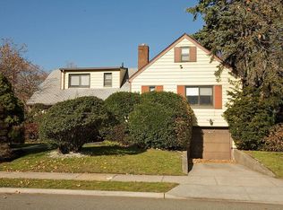 954 South End, Woodmere, NY 11598