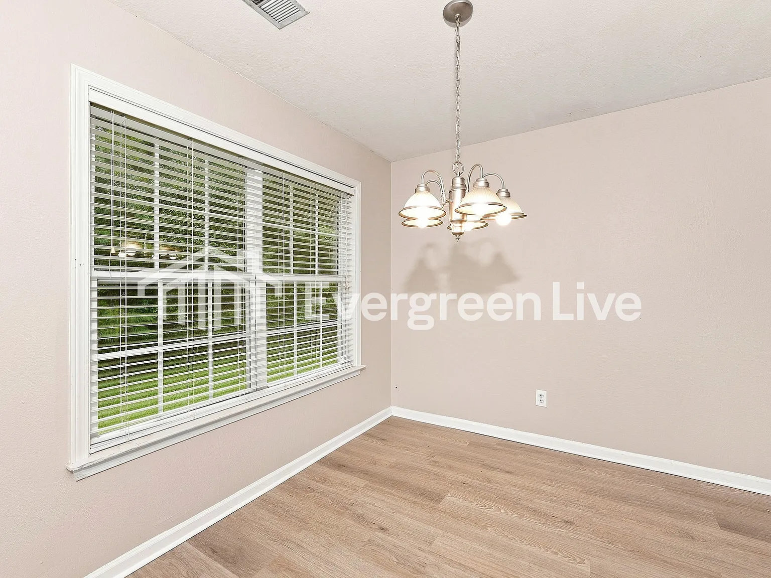 3 bed, 2.0 bath, 1428 sqft, $1,395 — Photo 4