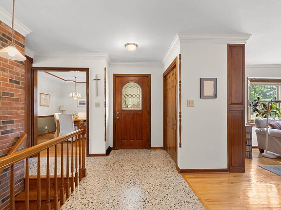 3rd image of 1864 Tamarack Ct S