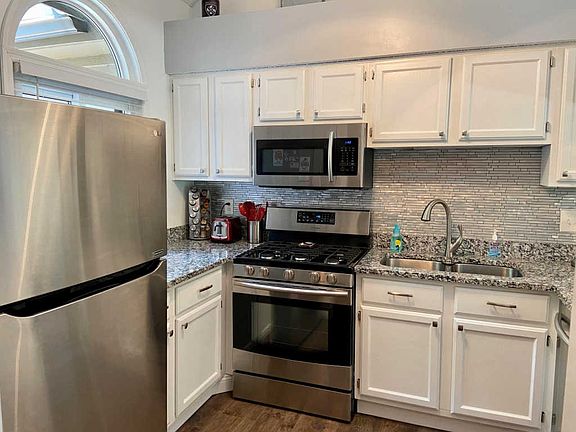 5th image of 7960 Jaymes St #30