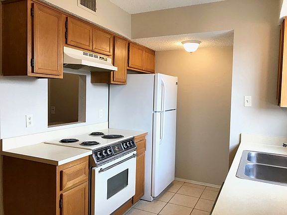 5th image of 2501 Sunburst Dr APT D