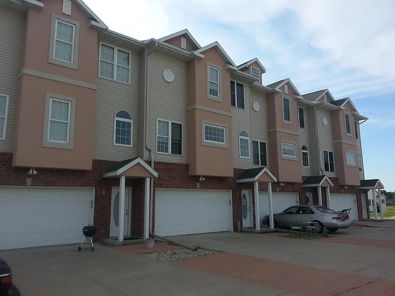 307 Douglas Dr — Photo 7