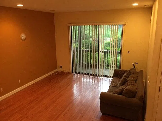 2 bed, 1.5 bath, 1006 sqft, $2,600 — Photo 2