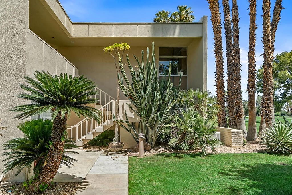 517 Desert Lakes Dr