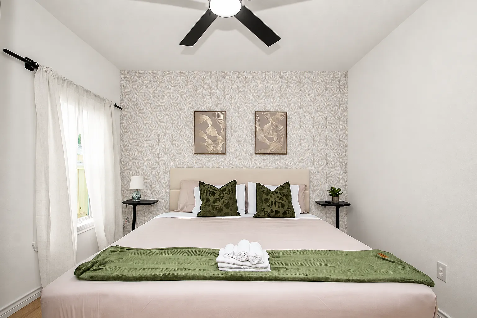 3 bed, 1350 sqft, $2,679 — Photo 3