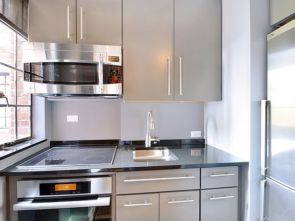 3rd image of 333 E 43rd St APT 822