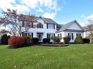 18322 Ivy Ln, Chagrin Falls, OH 44023