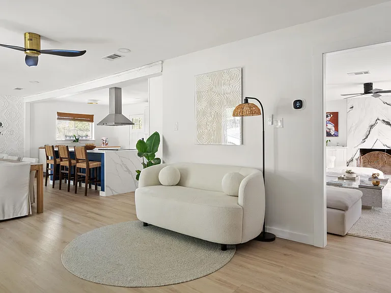 905 Tarryall Dr — Photo 3