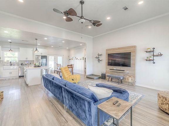 3rd image of 276 Resort Dr
