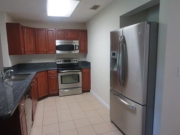 3rd image of 537 Woodgate Cir #B