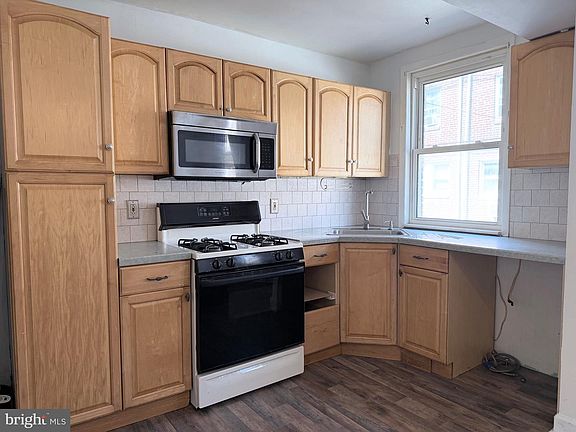 2nd image of 4433 Loring St