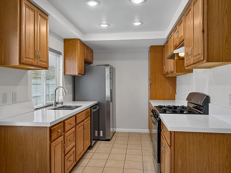 1792 N Ann St — Photo 3