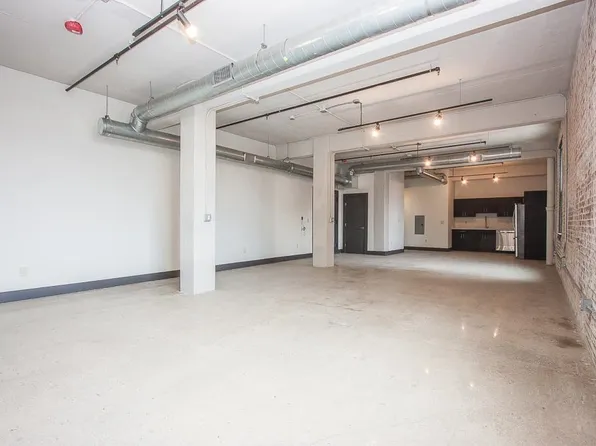 190 Christopher Columbus Drive image 6 of 10