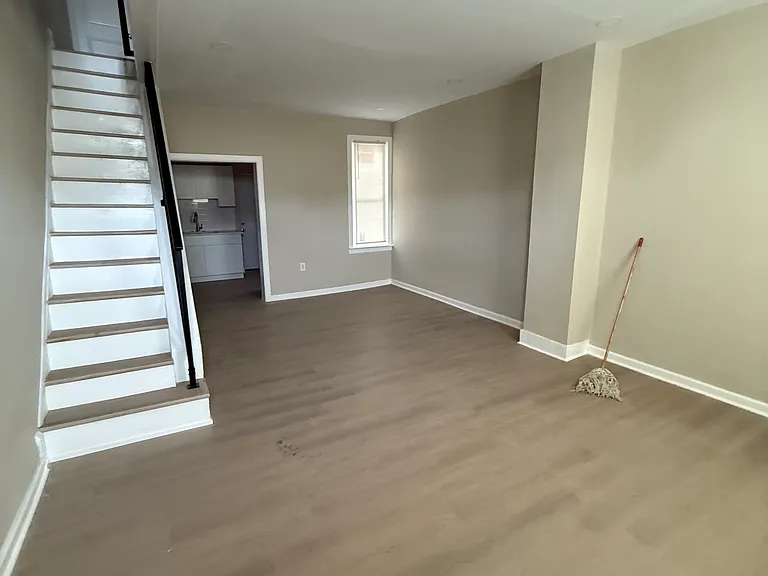 705 W Ontario St — Photo 8