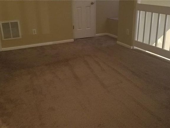 5th image of 613 Mary Robert Ln
