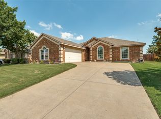 713 Escapade Ct, Midlothian, TX 76065