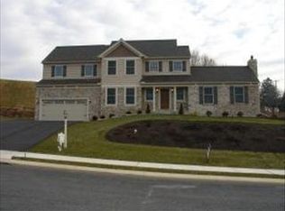 2 Circle Rock Dr, Ephrata, PA 17522