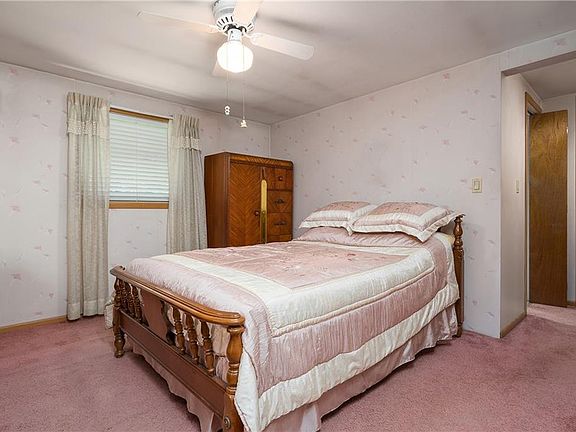 5th image of 28 Anthony Dr