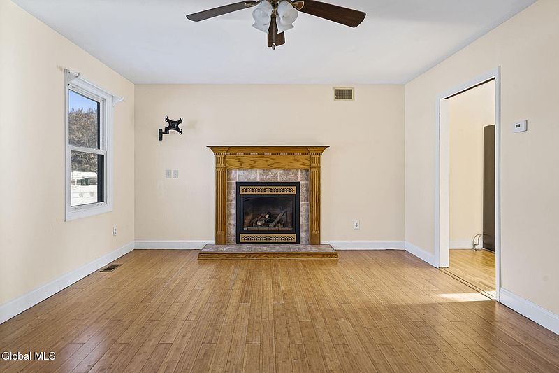 4th image of 2 Norland Court