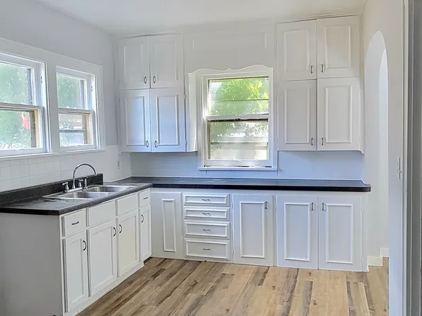 207 Lincoln St, Galesburg, IL 61401