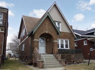 1339 Lakepointe St, Grosse Pointe Park, MI 48230