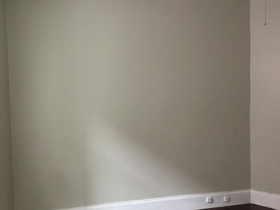 2nd image of 4422 Pine St APT 1R