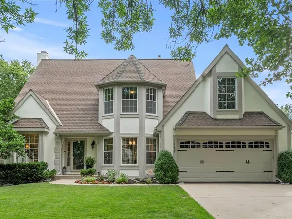 13805 Pembroke Ln, Leawood, KS 66224