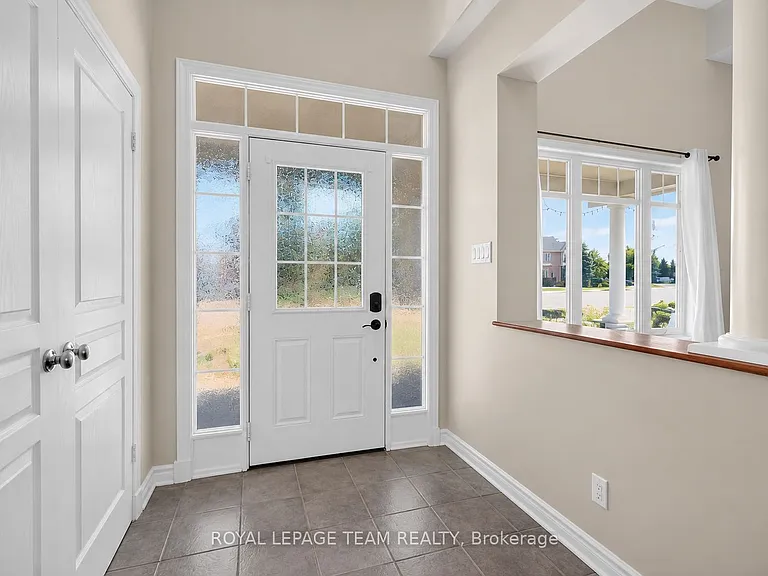 314 W Ridge Dr — Photo 3